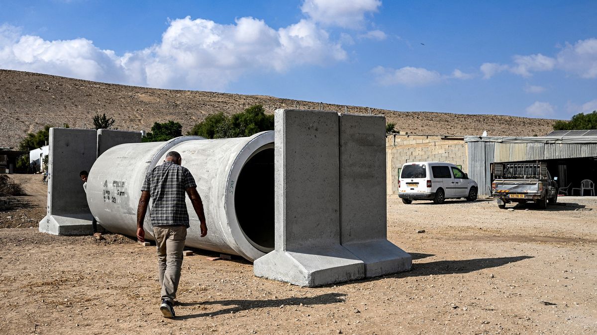 Fotky: Létají k nim palestinské rakety, ochránit je má vodní potrubí